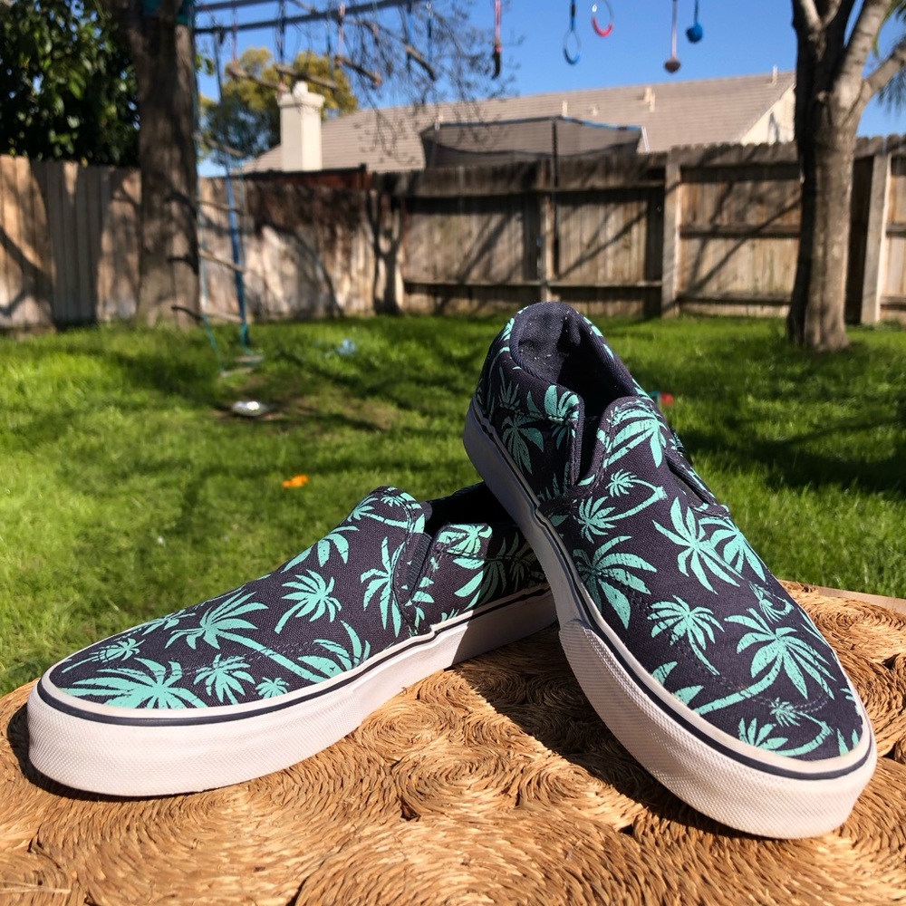 Vans Slip-On Palm Tree Print Green and Navy Blue Women’s size 8.5
